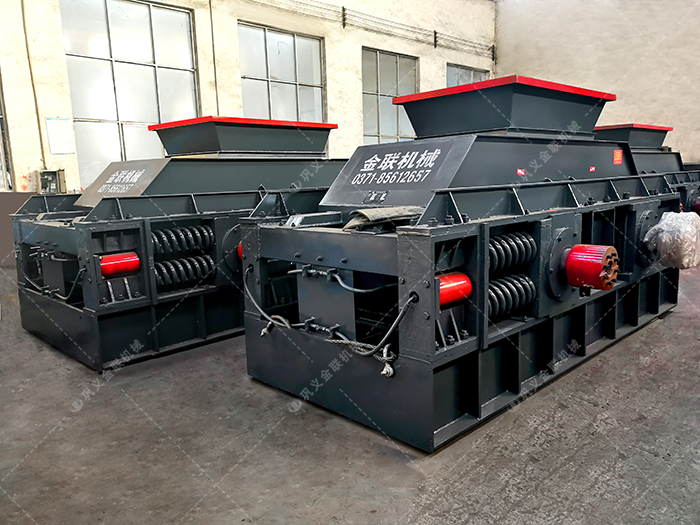 對(duì)輥式鵝卵石制砂機(jī)是怎樣工作的