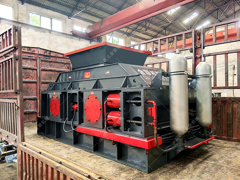 大型液壓對輥制砂機(jī)發(fā)貨 2PG1208制砂機(jī)發(fā)往山東 大型液壓對輥制砂機(jī)發(fā)貨 2PG1208制砂機(jī)發(fā)往山東