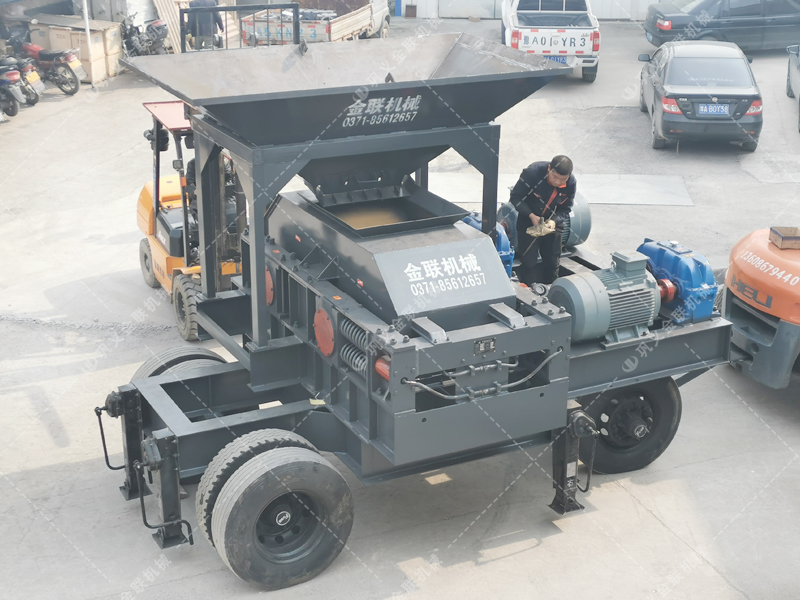 1200x800型移動(dòng)式對輥破碎機(jī) 大型破碎機(jī)發(fā)貨圖片