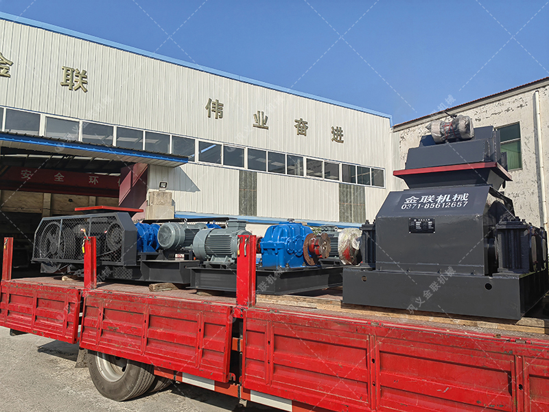 兩臺(tái)小型對(duì)輥制砂機(jī) 610x400組合對(duì)輥發(fā)往上海 兩臺(tái)小型對(duì)輥制砂機(jī) 610x400組合對(duì)輥發(fā)往上海