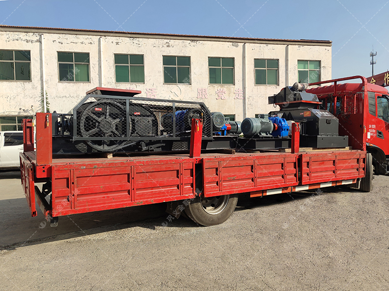 兩臺(tái)小型對(duì)輥制砂機(jī) 610x400組合對(duì)輥發(fā)往上海 兩臺(tái)小型對(duì)輥制砂機(jī) 610x400組合對(duì)輥發(fā)往上海