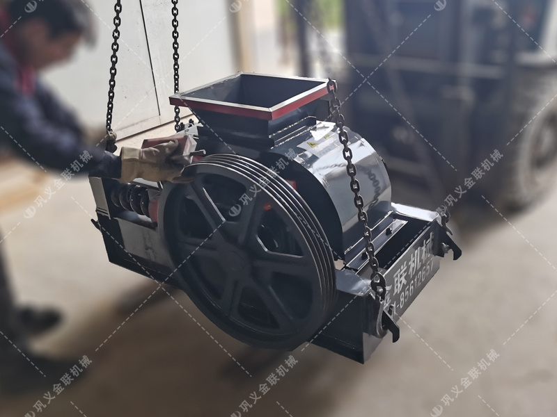 2pg400X250小型對(duì)輥破碎機(jī)發(fā)貨圖片_發(fā)往湖南長(zhǎng)沙_破碎石英沙 2pg400X250小型對(duì)輥破碎機(jī)發(fā)貨圖片_發(fā)往湖南長(zhǎng)沙_破碎石英沙