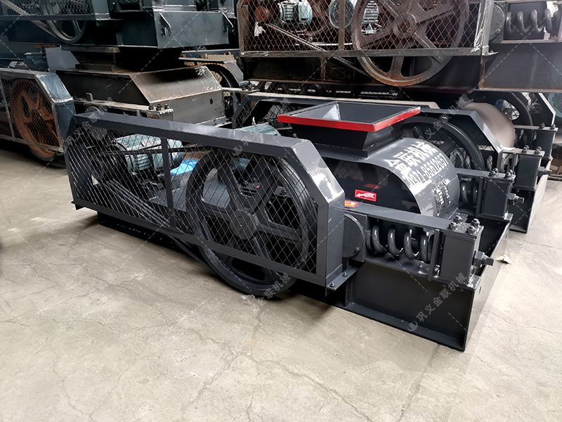 小型對輥機和雙齒輥發(fā)貨圖片_發(fā)往河南登封_破碎保溫陶瓷 小型對輥機和雙齒輥發(fā)貨圖片_發(fā)往河南登封_破碎保溫陶瓷