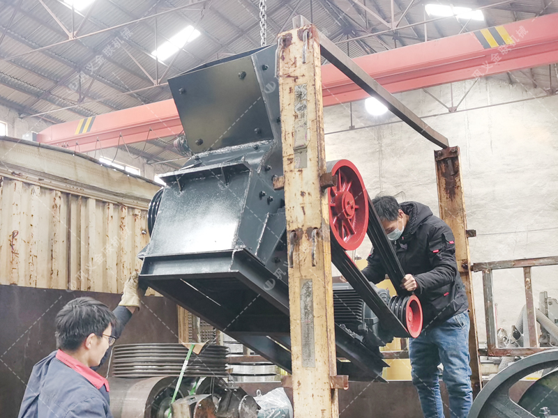 pc400x300小型錘式破碎機發(fā)貨圖片_發(fā)往山西_粉碎煤 pc400x300小型錘式破碎機發(fā)貨圖片_發(fā)往山西_粉碎煤