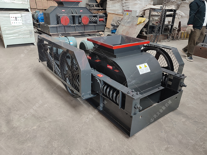 高碳硅鐵特別脆？防過粉碎雙齒輥有何特殊設(shè)計？