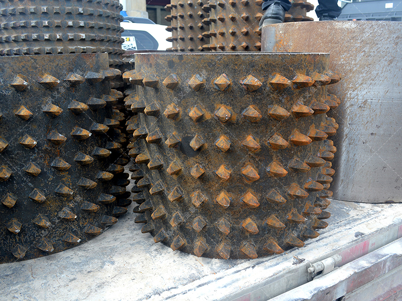 看雙齒輥破碎機(jī)如何將原料 “變廢為寶”，鑄就高利潤(rùn)顆粒塊